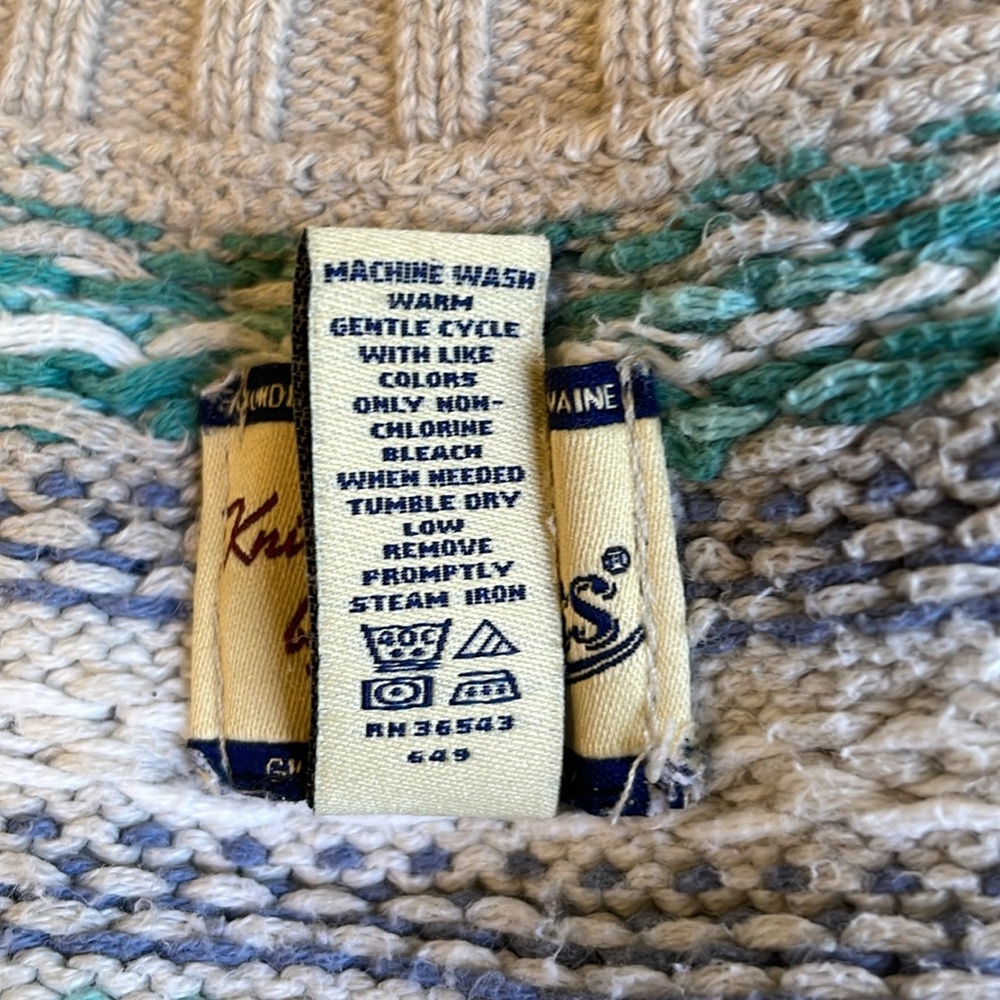 White, crew neck sweater. Size large. - Picture 4 of 4